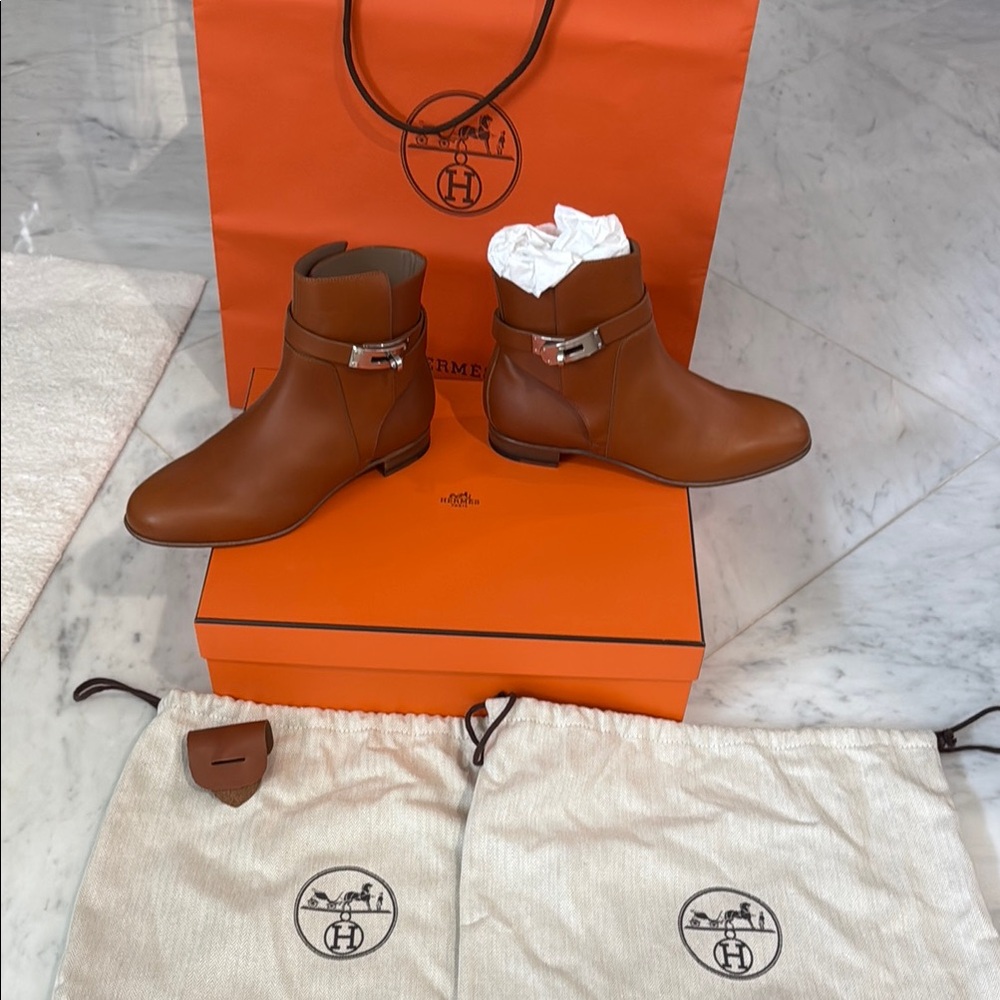 💯 authentic BNWT Hermes Brown Leather Ankle Boots